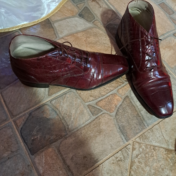 Shoes - Picture 4 of 8